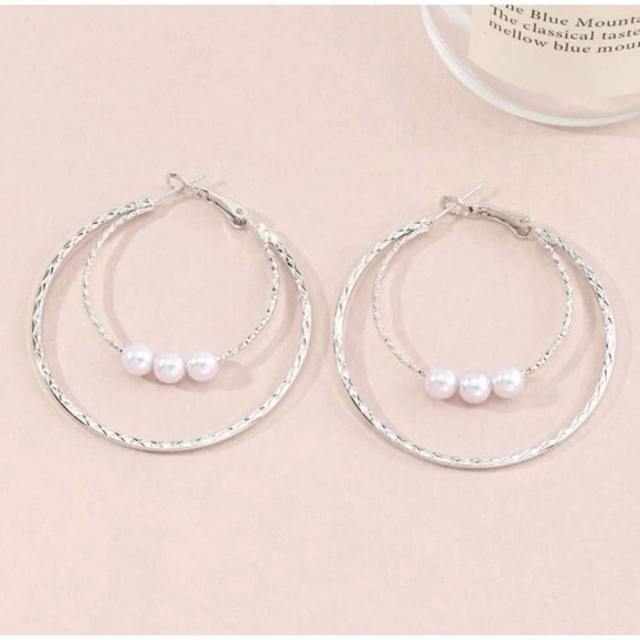 1 LEFT! Silver Layered Pearl Hoop Women’s Earrings - Picture 4 of 4